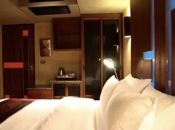 Deluxe Chill Room