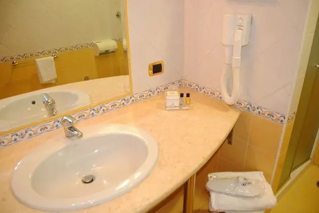 Büyük Yataklı Tek Kişilik Oda