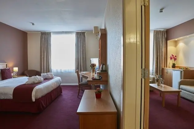 King Suite, 1 King Bed & Lounge with Sofa Bed