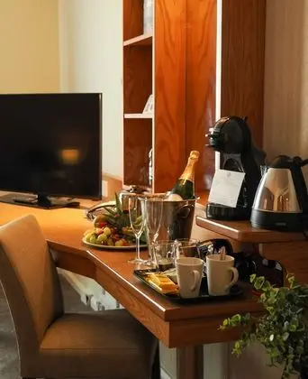 King Suite, 1 King Bed & Lounge with Sofa Bed