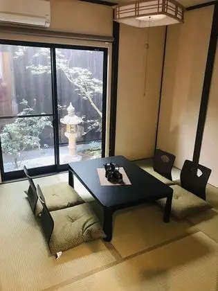 Ev (Private Vacation)