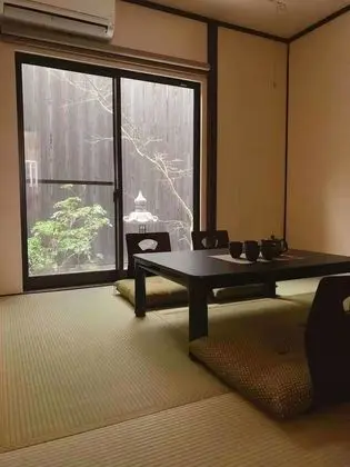 Ev (Private Vacation)