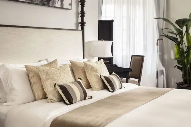 Corner Suite