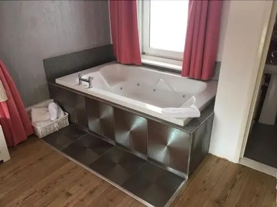 Luxury Tek Büyük Yataklı Oda
