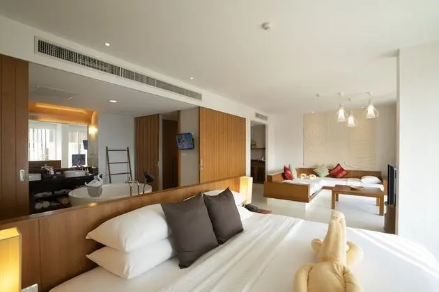 Family Suite with Spa Bath (80 sq.m.)