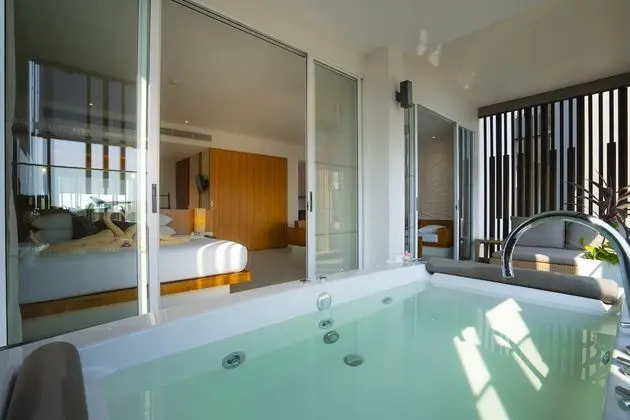 Family Suite with Spa Bath (80 sq.m.)