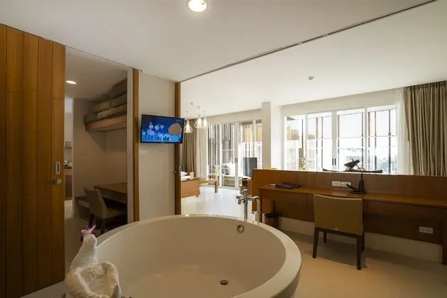 Family Suite with Spa Bath (80 sq.m.)