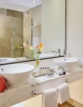 Luxury Tek Büyük Yataklı Oda