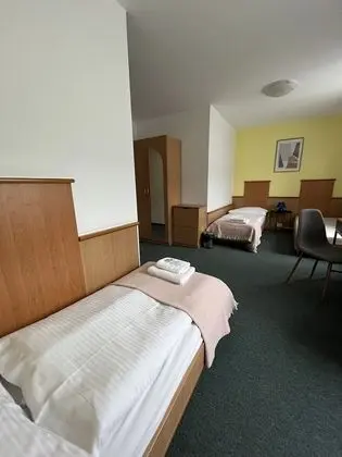 Üç Kişilik Oda