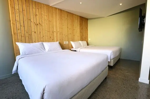 Premier Oda, Veranda (Whale)