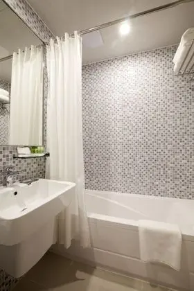 Standard İki Ayrı Yataklı Oda (Bigger than most in Seoul)