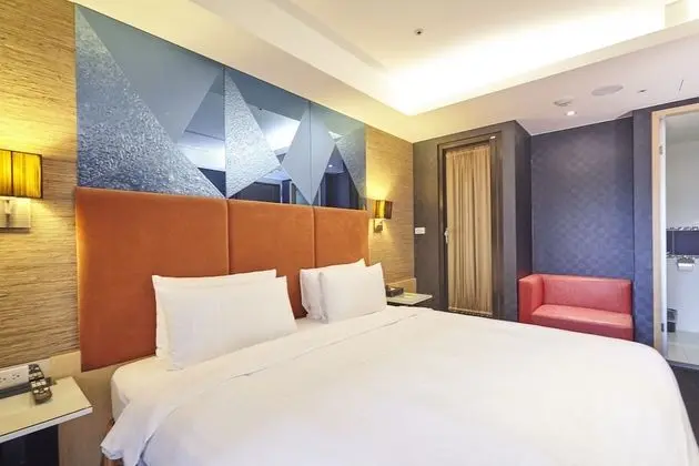 Luxury Tek Büyük Yataklı Oda, 1 Çift Kişilik Yatak, Balkon