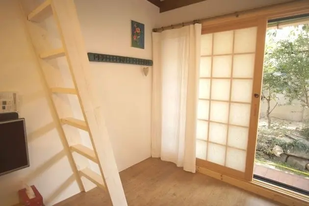 Maru Room