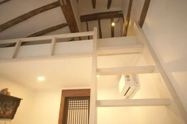 Maru Room
