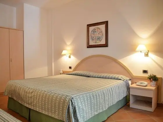 Tek Büyük veya İki Ayrı Yataklı Oda, Balkon, Bahçe Manzaralı