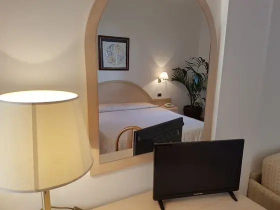 Üç Kişilik Oda, Balkon, Bahçe Manzaralı