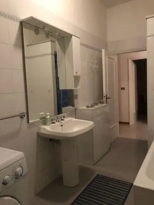 Tek Büyük Yataklı Oda, Ortak Banyo