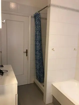 Tek Büyük Yataklı Oda, Ortak Banyo