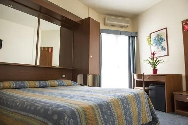 Büyük Yataklı Tek Kişilik Oda