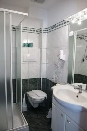 Büyük Yataklı Tek Kişilik Oda