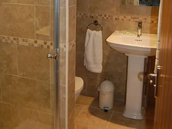 İki Ayrı Yataklı Oda, Banyolu/Duşlu