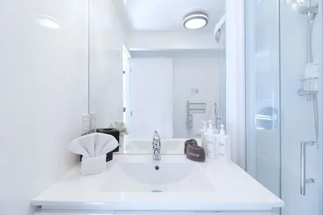 Deluxe One Bedroom Suite