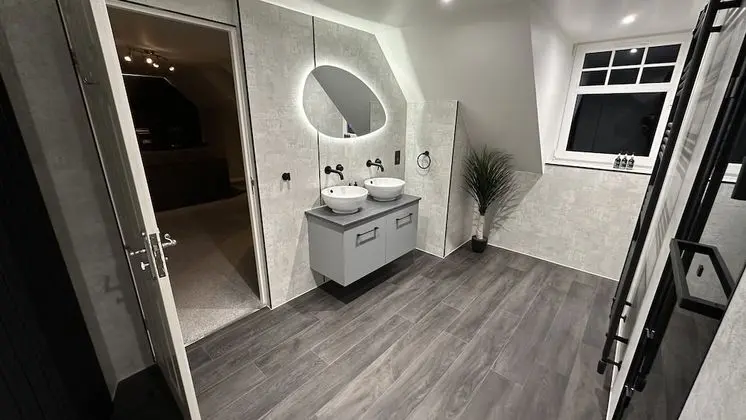 Deluxe Tek Büyük Yataklı Oda