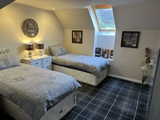 Tek Büyük veya İki Ayrı Yataklı Oda (Tartan)