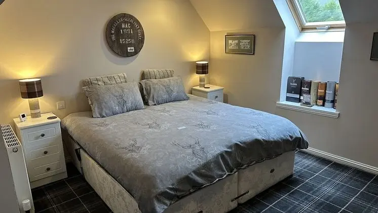 Tek Büyük veya İki Ayrı Yataklı Oda (Tartan)