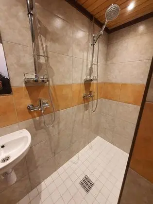 Basic Dört Kişilik Oda, Ortak Banyo