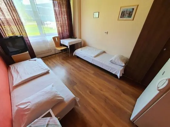 Basic İki Ayrı Yataklı Oda, Ortak Banyo