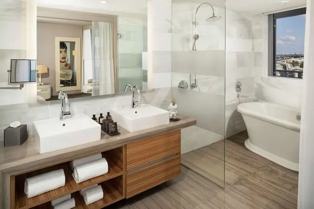 Deluxe Oda, 1 En Büyük (King) Boy Yatak, Balkon, Koy Manzaralı