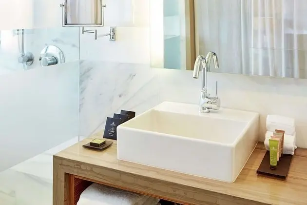 Deluxe Oda, 1 En Büyük (King) Boy Yatak, Balkon, Koy Manzaralı