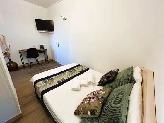 Comfort Tek Büyük Yataklı Oda, Banyolu/Duşlu, Göl Manzaralı (chambre double balcon)