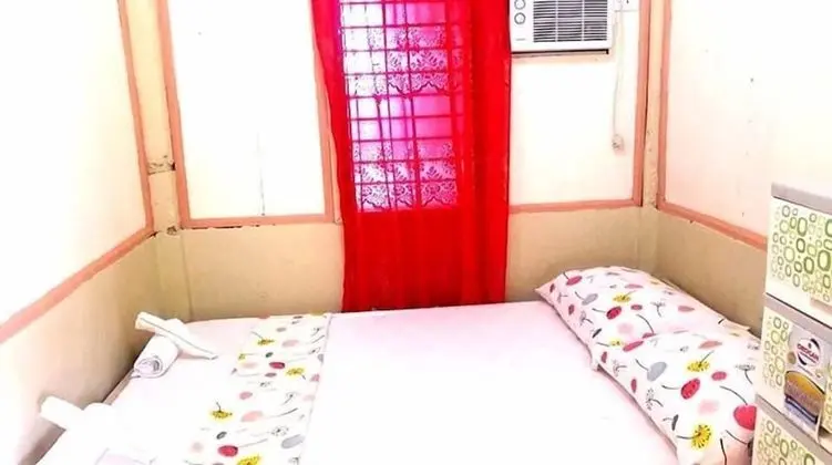 Basic Tek Büyük Yataklı Oda (Shared Bathroom)