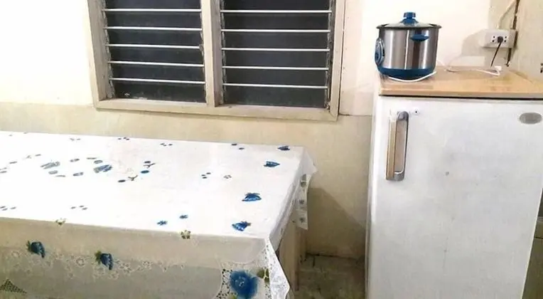 Basic Tek Büyük Yataklı Oda (Shared Bathroom)