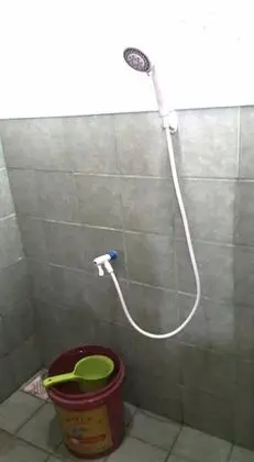 Basic Tek Büyük Yataklı Oda (Shared Bathroom)