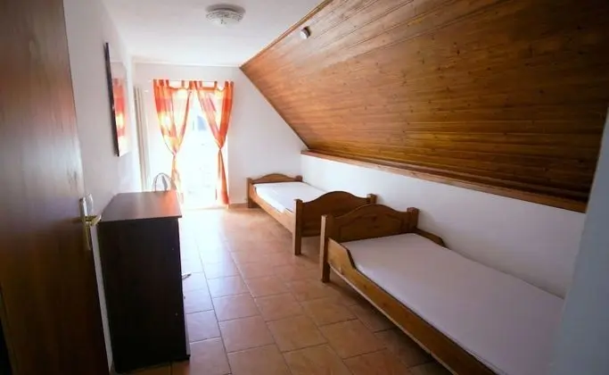 Dört Kişilik Oda
