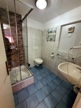Üç Kişilik Oda