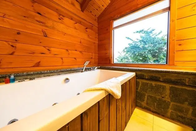 Gafulluk jakuzili taş bungalov
