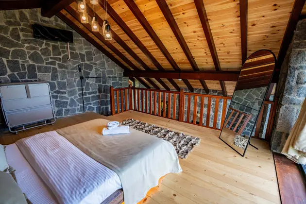 Jakuzi Ve Sömineli Taş Villa Oda