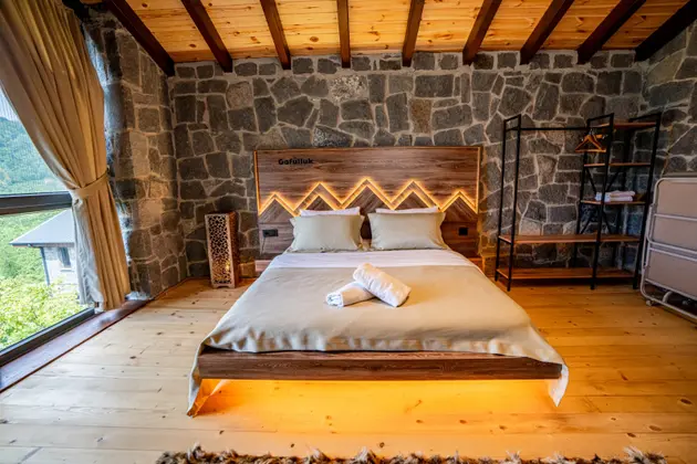 Jakuzi Ve Sömineli Taş Villa Oda