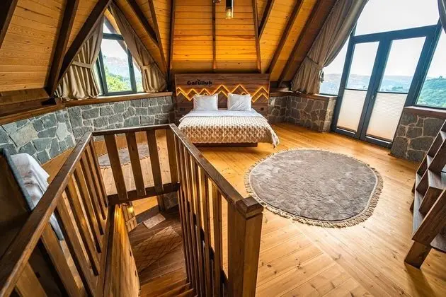 JAKUZİLİ DAĞ MANZRALI KING BUNGALOV