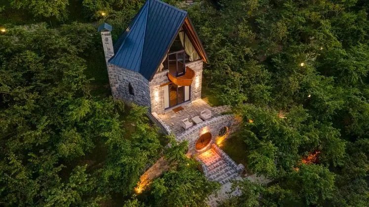 JAKUZİLİ DAĞ MANZRALI KING BUNGALOV