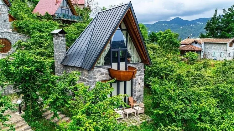 JAKUZİLİ DAĞ MANZRALI KING BUNGALOV