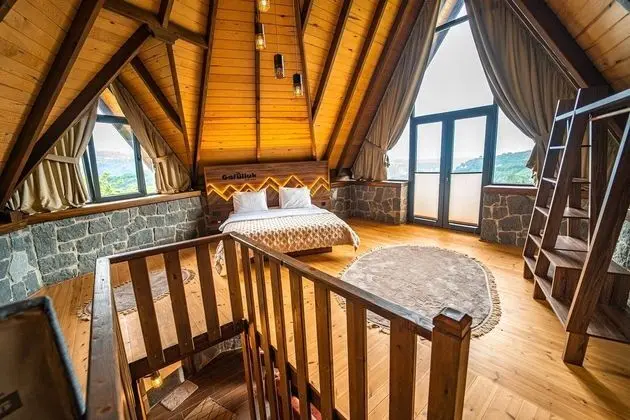 JAKUZİLİ DAĞ MANZRALI KING BUNGALOV