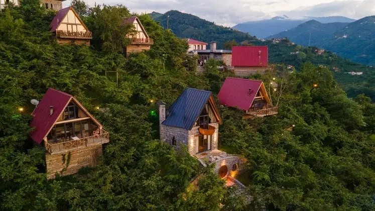 JAKUZİLİ DAĞ MANZRALI KING BUNGALOV