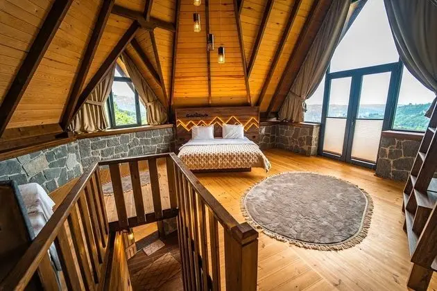 JAKUZİLİ DAĞ MANZRALI KING BUNGALOV