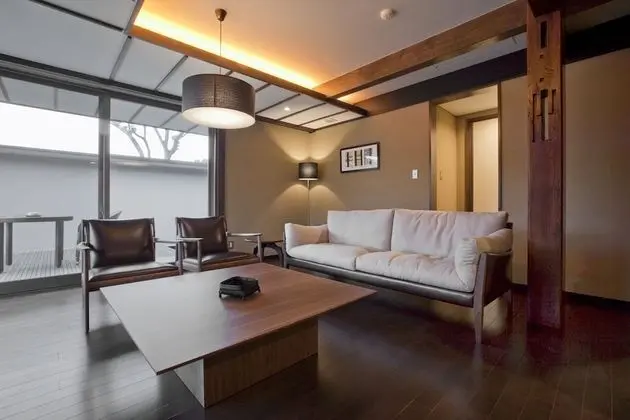 Villa (Antique, Japanese Western, 2 Futons)