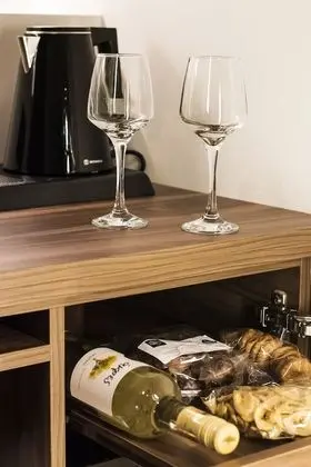 Design Tek Büyük veya İki Ayrı Yataklı Oda, 1 En Büyük (King) Boy Yatak, Penceresiz